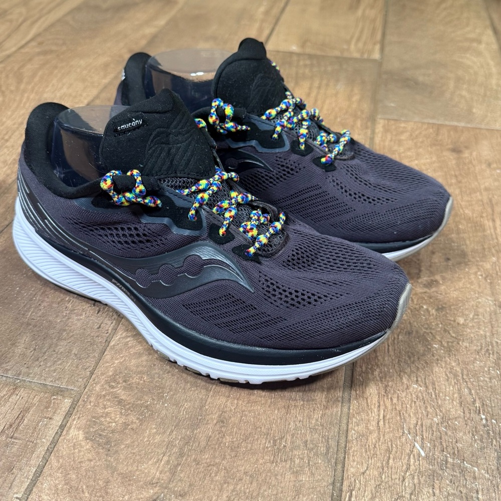 Saucony Ride 14 women’s Running Shoe Size 9.5 B. White/Black